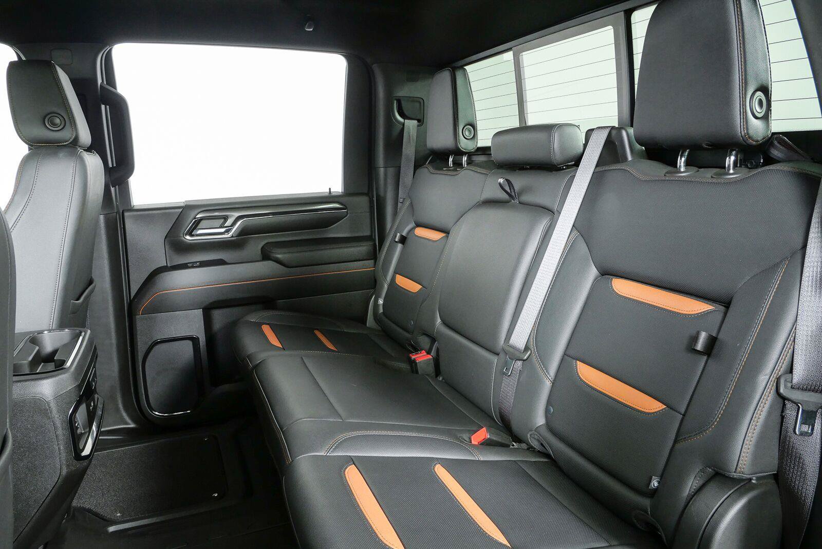 Used 2024 GMC Sierra 2500 AT4 w/ AT4 Preferred Package AWD/4WD image 15