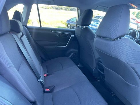 Used 2021 Toyota RAV4 LE FWD image 8