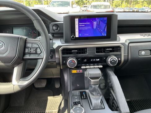 Used 2024 Toyota Tacoma SR5 AWD/4WD image 29