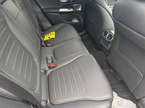 Used 2023 Mercedes-Benz GLC 300 4MATIC image 14