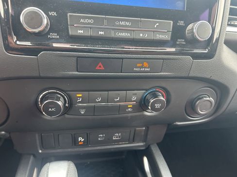 Used 2022 Nissan Frontier SV w/ Technology Package image 32