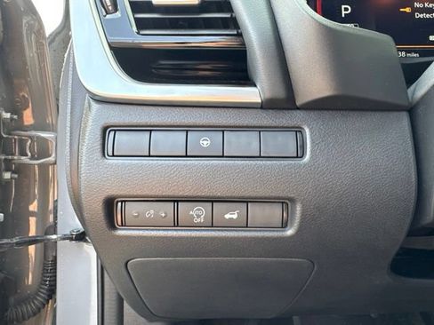 Used 2024 Nissan Rogue SL AWD/4WD image 15