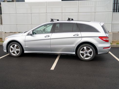 Used 2011 Mercedes-Benz R 350 4MATIC image 2