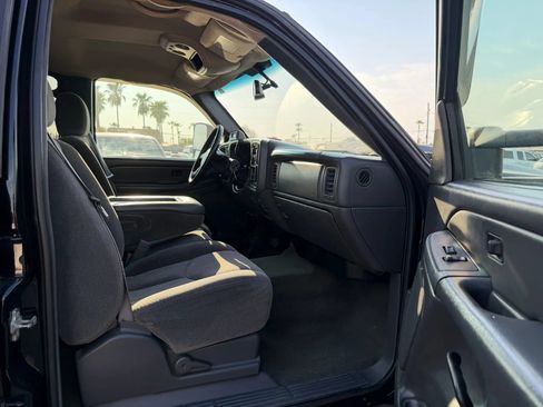 Used 2006 Chevrolet Silverado 2500 LT w/ Heavy-Duty Power Package AWD/4WD image 30