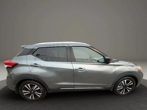 Used 2020 Nissan Kicks SR w/ SR Premium Package FWD image 4