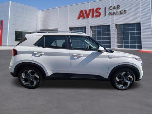 Used 2025 Hyundai Venue SEL FWD image 5