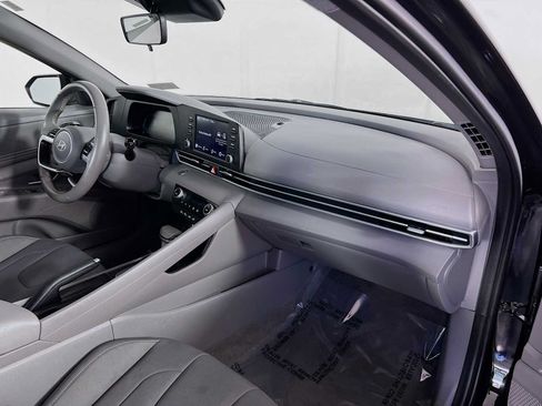 Certified 2025 Hyundai Elantra Sport FWD image 27
