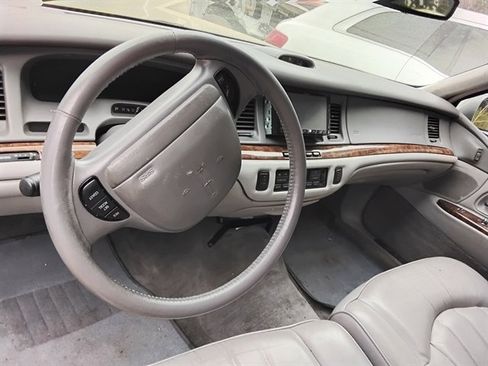 Used 1997 Lincoln Town Car Executive RWD image 11
