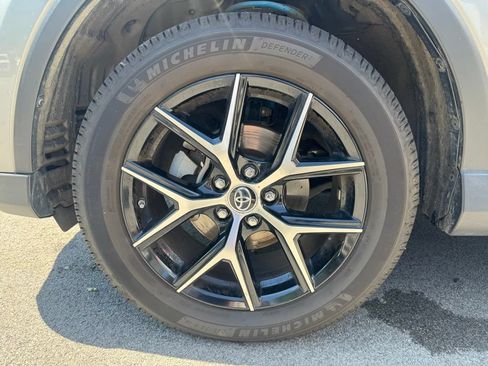 Used 2018 Toyota RAV4 SE w/ Power Extra Value Package AWD/4WD image 13