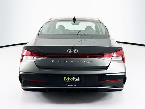 Used 2025 Hyundai Elantra Limited FWD image 7