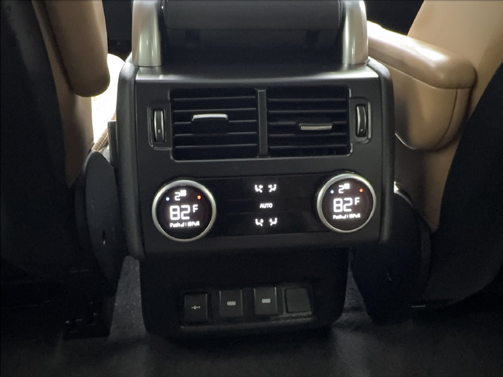 Used 2024 Land Rover Discovery Dynamic SE AWD/4WD image 41