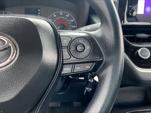 Used 2025 Toyota Corolla LE image 23