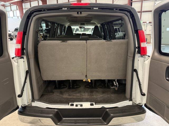 Used 2017 Chevrolet Express 3500 LT w/ LT Preferred Equipment Group RWD image 18