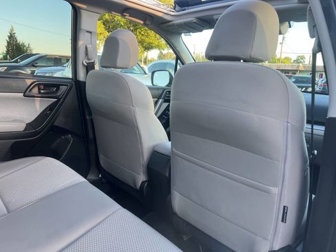 Used 2017 Subaru Forester 2.5i Premium image 17