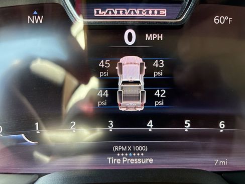 New 2026 RAM 1500 Laramie AWD/4WD image 31