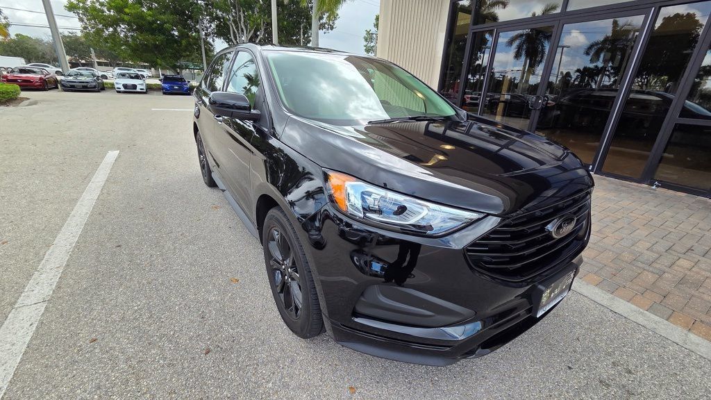Used 2024 Ford Edge SE w/ Black Appearance Package AWD/4WD image 1