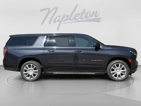 Used 2023 Chevrolet Suburban High Country AWD/4WD image 9