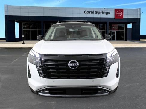New 2026 Nissan Pathfinder Platinum FWD image 8