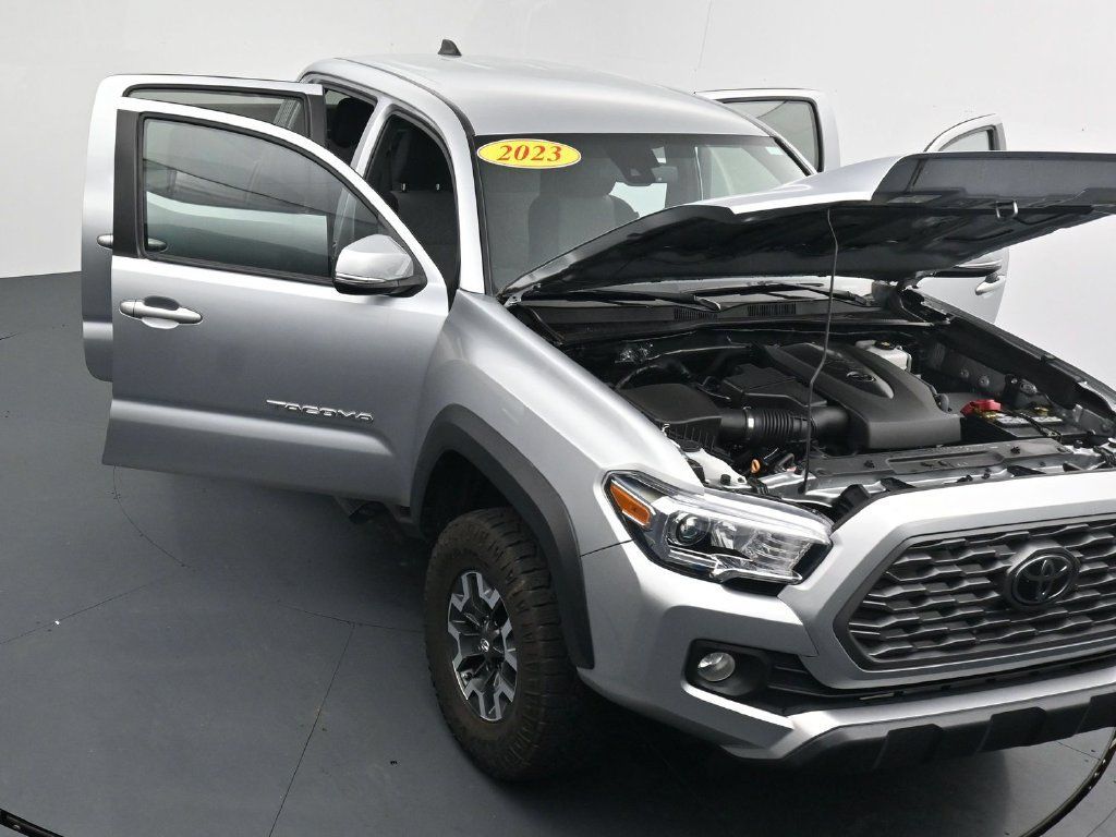 Used 2023 Toyota Tacoma TRD Off-Road w/ Technology Package AWD/4WD image 39