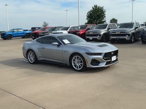 Used 2025 Ford Mustang GT Premium RWD image 2