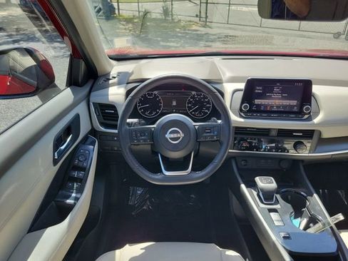 Used 2024 Nissan Rogue SV w/ SV Premium Package image 25