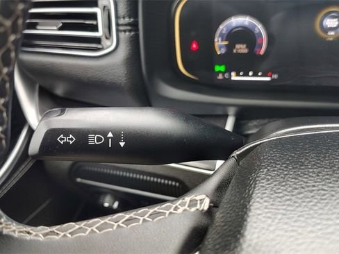 Used 2023 Jeep Wagoneer 4WD w/ Premium Group I image 19