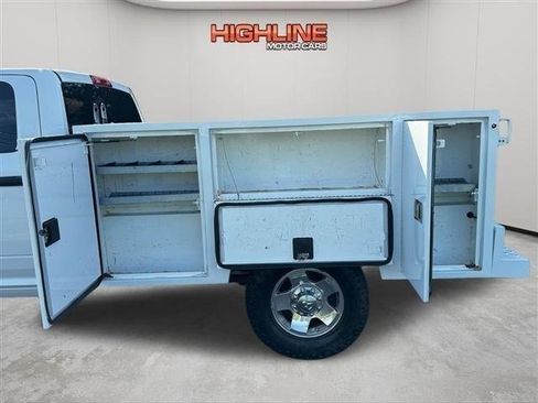 Used 2018 RAM 3500 Tradesman w/ Chrome Appearance Group RWD image 27