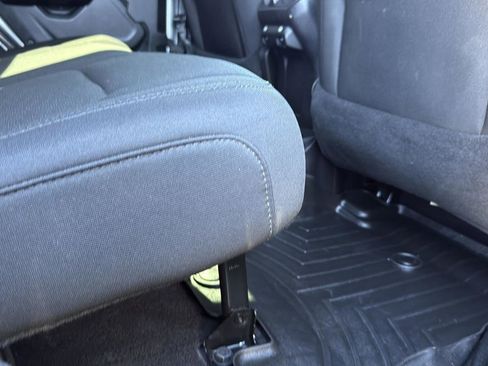 Used 2018 Jeep Wrangler Unlimited Sport S image 27