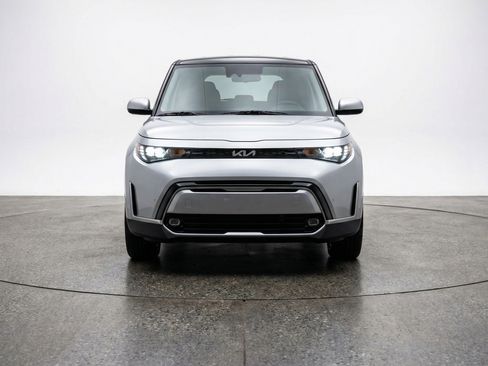 Used 2025 Kia Soul LX w/ LX Technology Package image 2