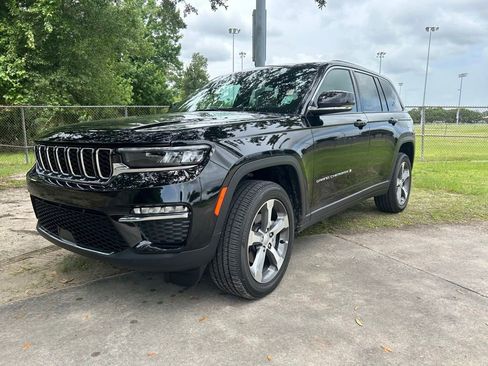 Used 2025 Jeep Grand Cherokee Limited RWD image 1