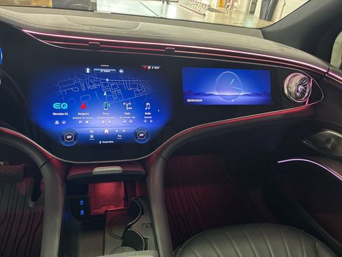 Used 2023 Mercedes-Benz EQS 580 4MATIC SUV image 16