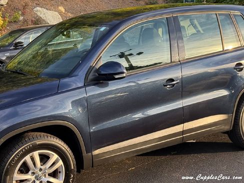 Used 2012 Volkswagen Tiguan S image 32