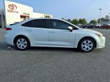 Used 2022 Toyota Corolla LE image 3