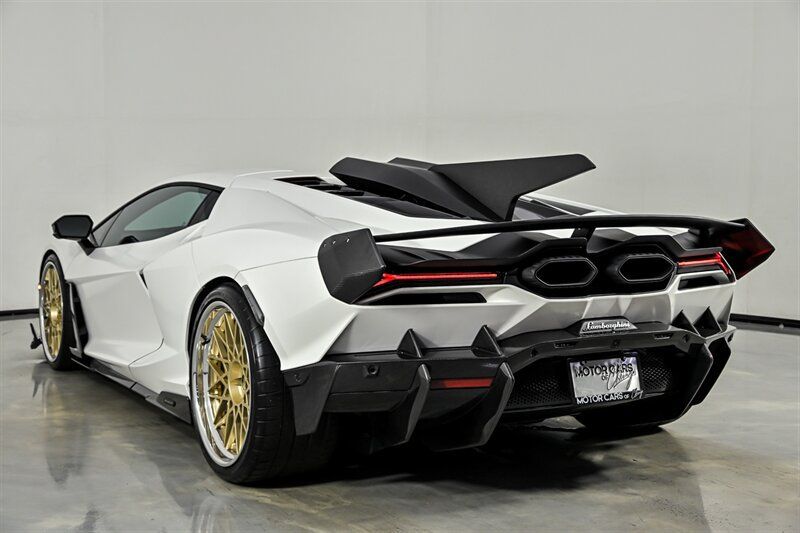Used 2024 Lamborghini Revuelto AWD/4WD image 34