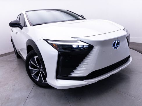 Used 2023 Lexus RZ 450e Premium w/ Technology Package AWD/4WD image 4