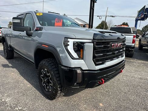 Used 2024 GMC Sierra 2500 AT4X image 3