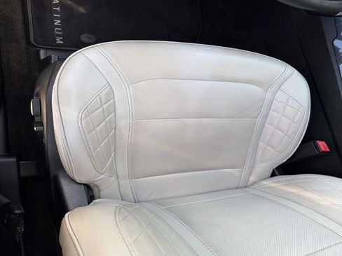 Used 2018 Ford Explorer Platinum image 12