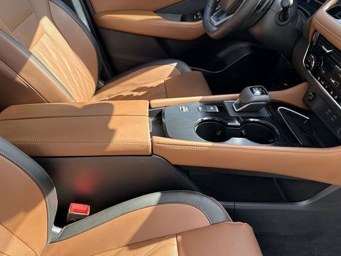 Used 2025 Nissan Rogue Platinum image 23