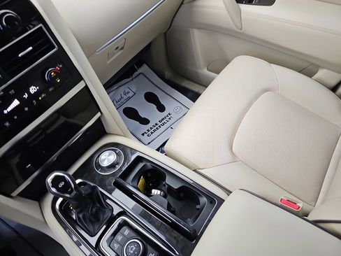 Used 2022 INFINITI QX80 Luxe w/ All-Season Package AWD/4WD image 28
