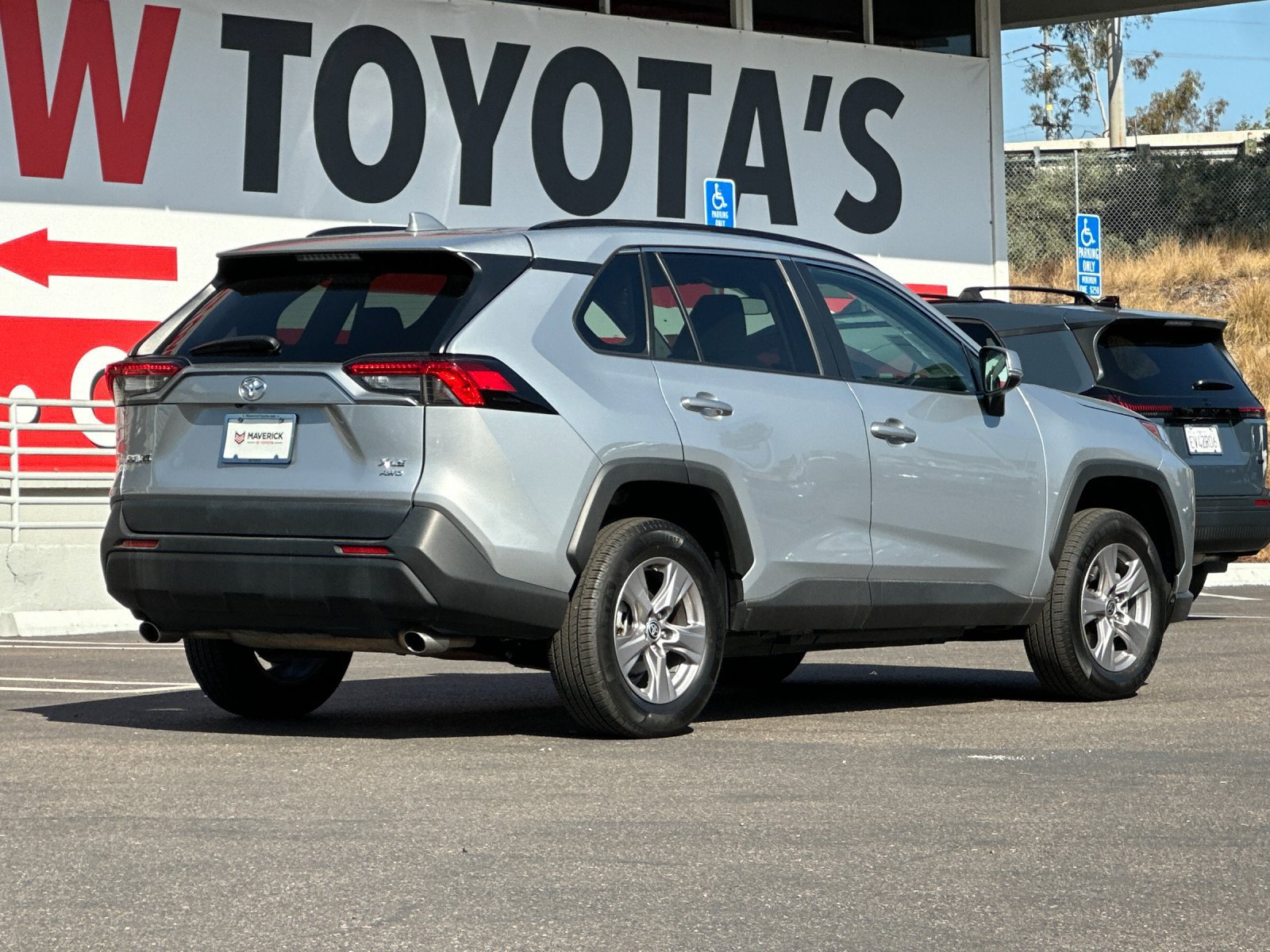 Used 2025 Toyota RAV4 XLE AWD/4WD image 5