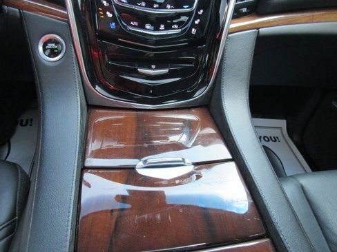 Used 2017 Cadillac Escalade Premium Luxury w/ LPO, Radiant Package AWD/4WD image 31