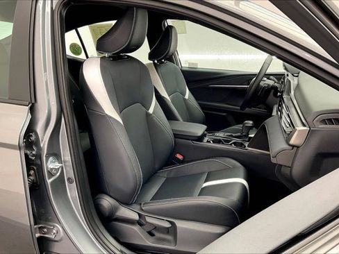 Used 2025 Toyota Camry SE image 6