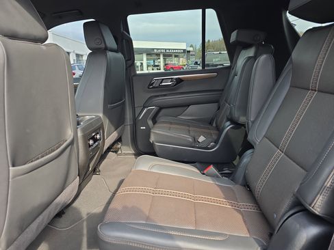 Used 2025 Chevrolet Tahoe High Country AWD/4WD image 13