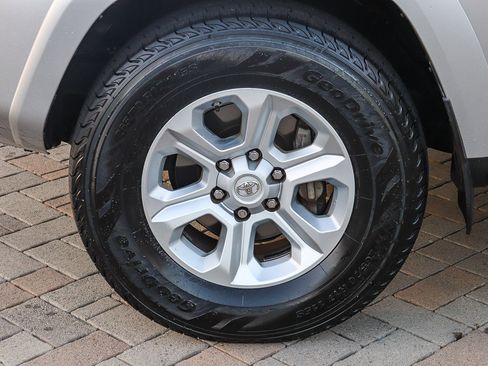 Certified 2019 Toyota 4Runner SR5 Premium image 12