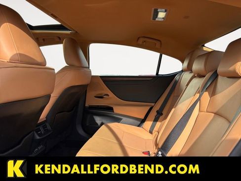 Used 2023 Lexus ES 250 w/ Accessory Package (Z2) AWD/4WD image 13
