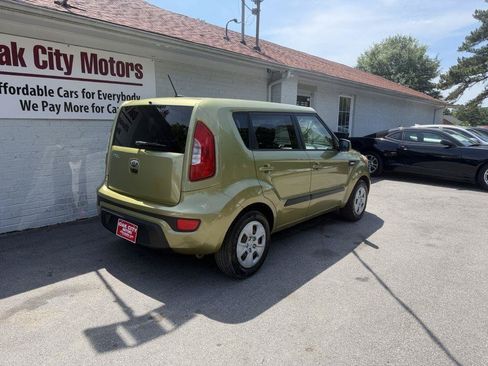 Used 2013 Kia Soul FWD image 3