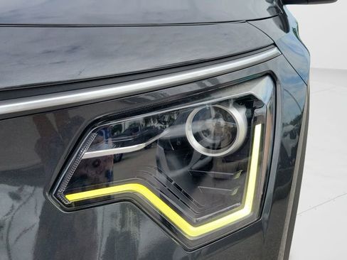 Used 2023 Kia Niro EX FWD image 23