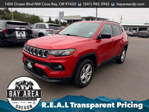 Used 2024 Jeep Compass Latitude AWD/4WD image 1