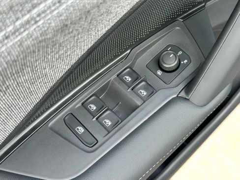 New 2025 Volkswagen Tiguan S FWD image 11