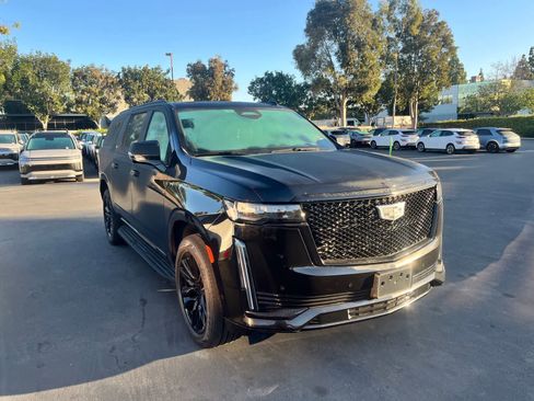 Used 2021 Cadillac Escalade ESV Sport Platinum image 2